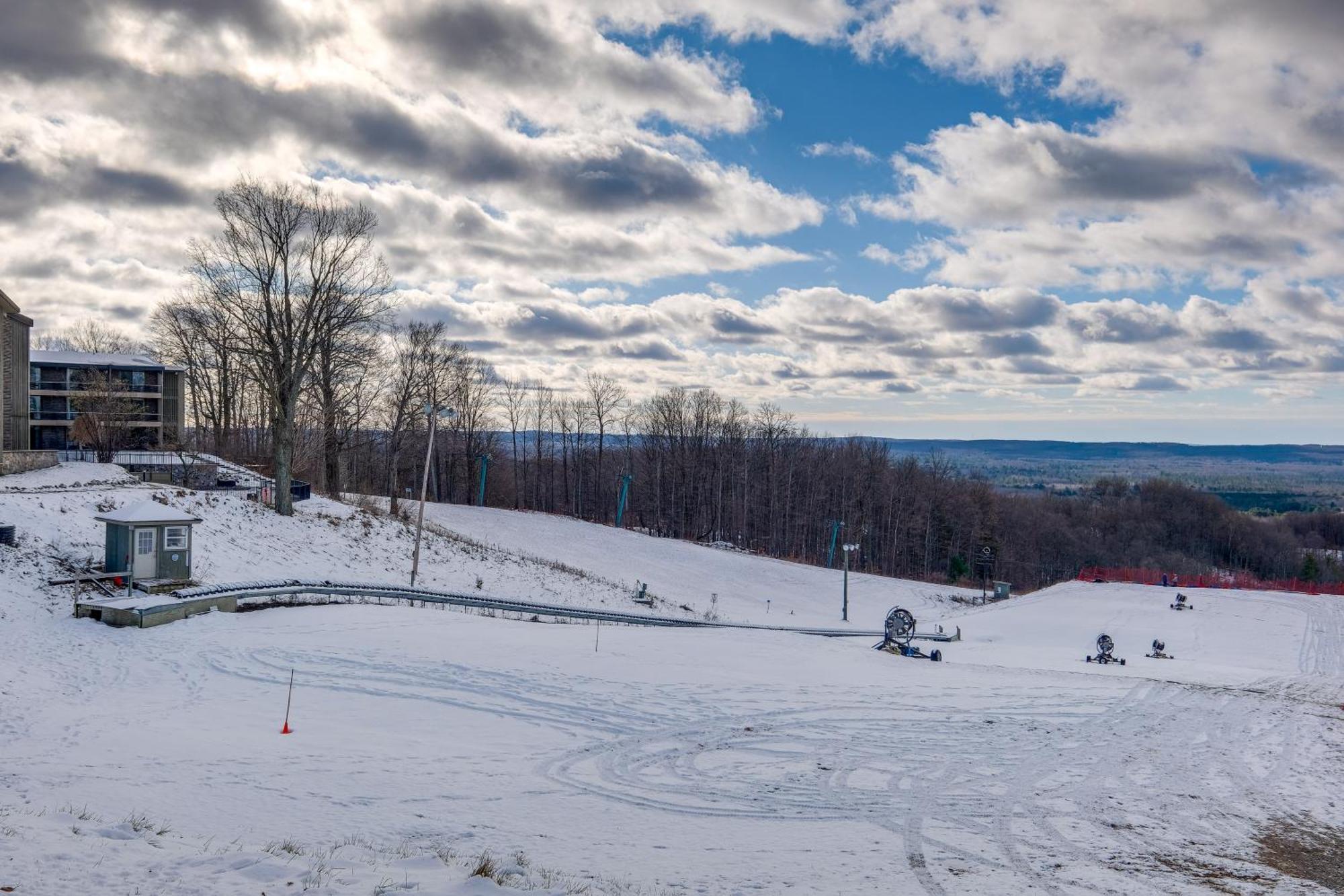 Bellaire Condo - Walk To Shanty Creek Resort! エクステリア 写真